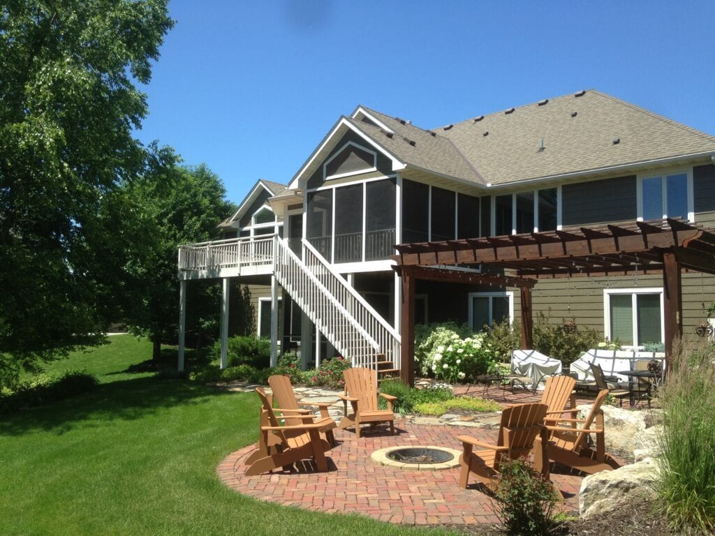 A backyard with fire pit and patio furniture.